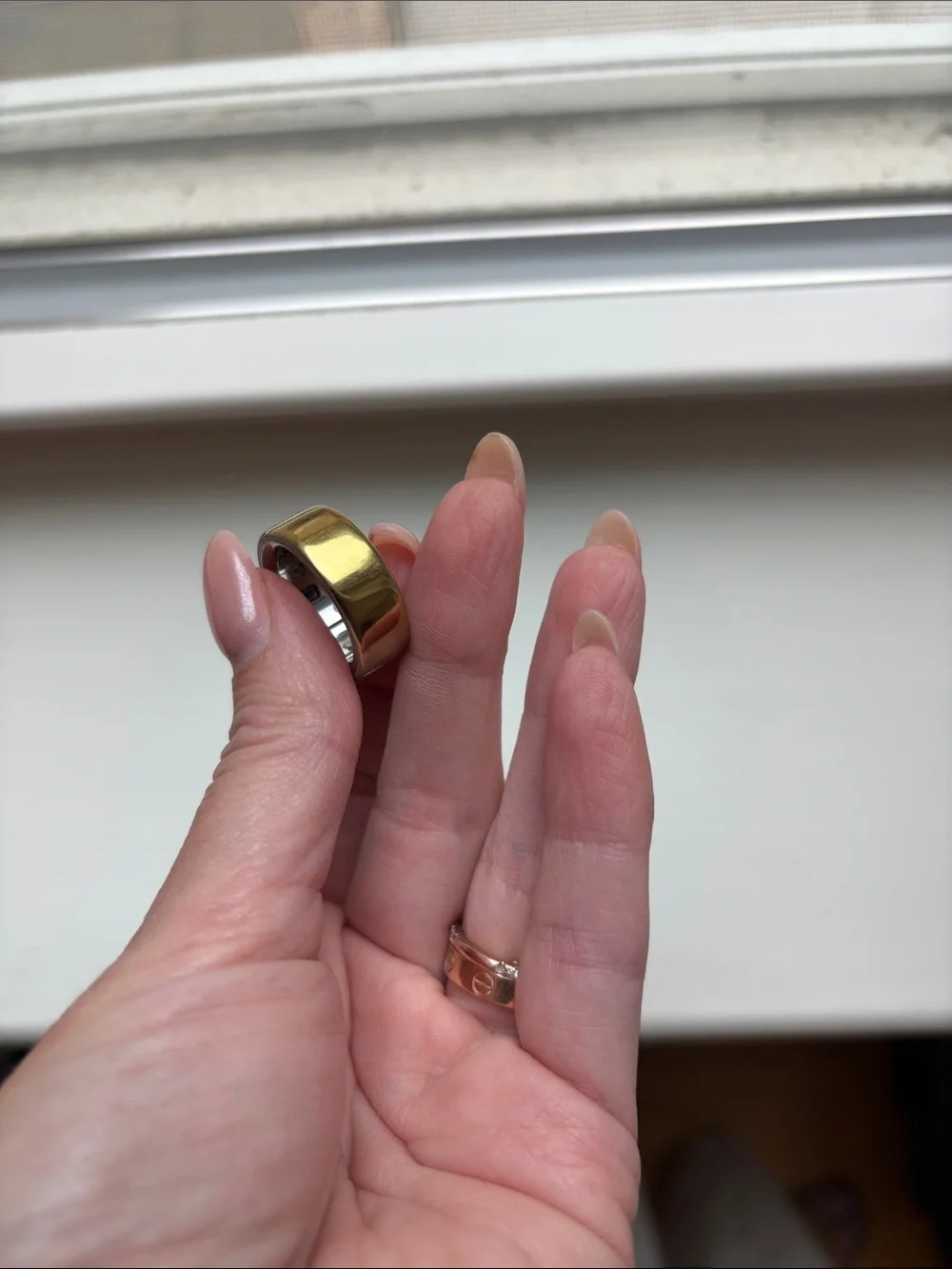 Oura Gold size 6 Ring Charger with Gray Dock Gen 4